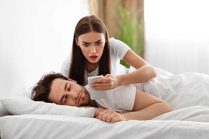 امرأة أمريكية تكتشف خيانة زوجها من خلال ميزان ذكي