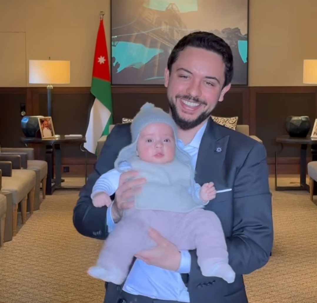 عاجل | ولي العهد يهنئ ابنته الأميرة إيمان بعيد ميلادها الأول برسالة مؤثرة