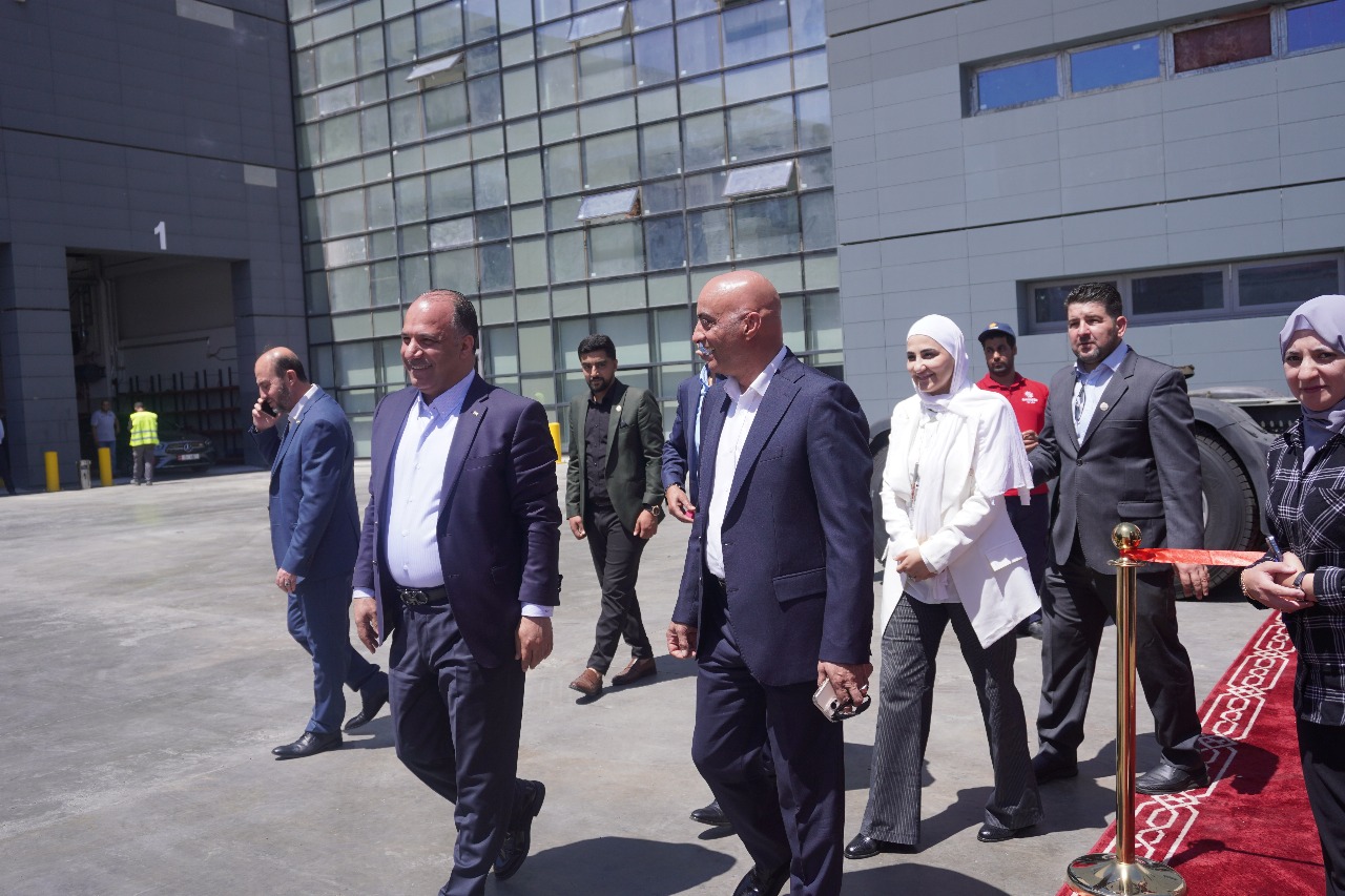 افتتاح أول محطة متنقلة لتعبئة الغاز الطبيعي المضغوط في الأردن