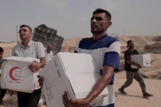 طيور الخير الإماراتية تمد أهل القطاع بنحو 500 طن ... صور