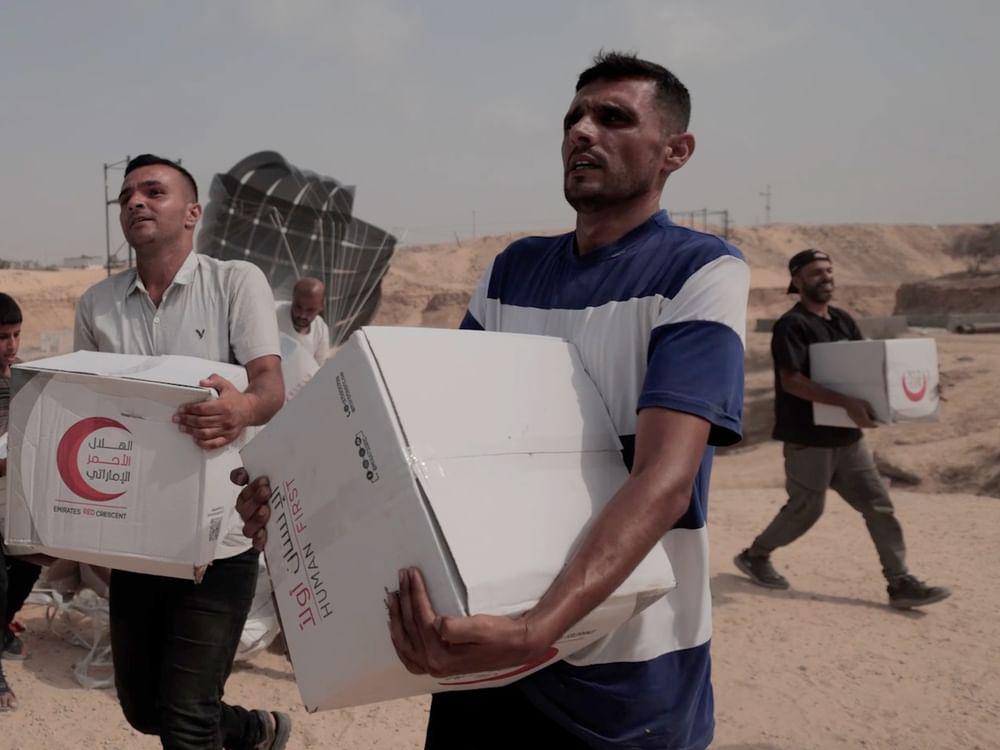 طيور الخير الإماراتية تمد أهل القطاع بنحو 500 طن ... صور