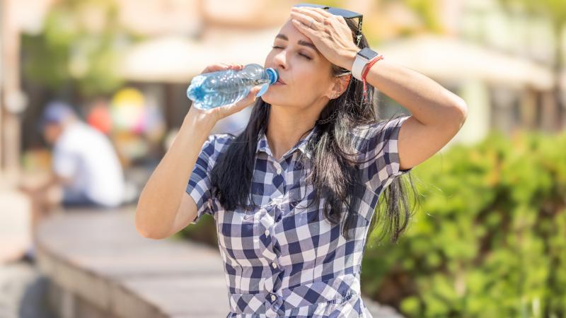 كم كوبا من الماء تحتاج في هذا الطقس الحار