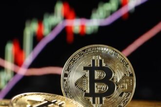 بتكوين تحلق إلى قمة تاريخية جديدة وسط توقعات بخفض الفائدة الأمريكية