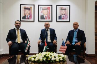 انطلاق اجتماعات اللجنة الثلاثية الأردنية-السورية-الأمريكية لبحث استقرار سوريا وإعادة البناء