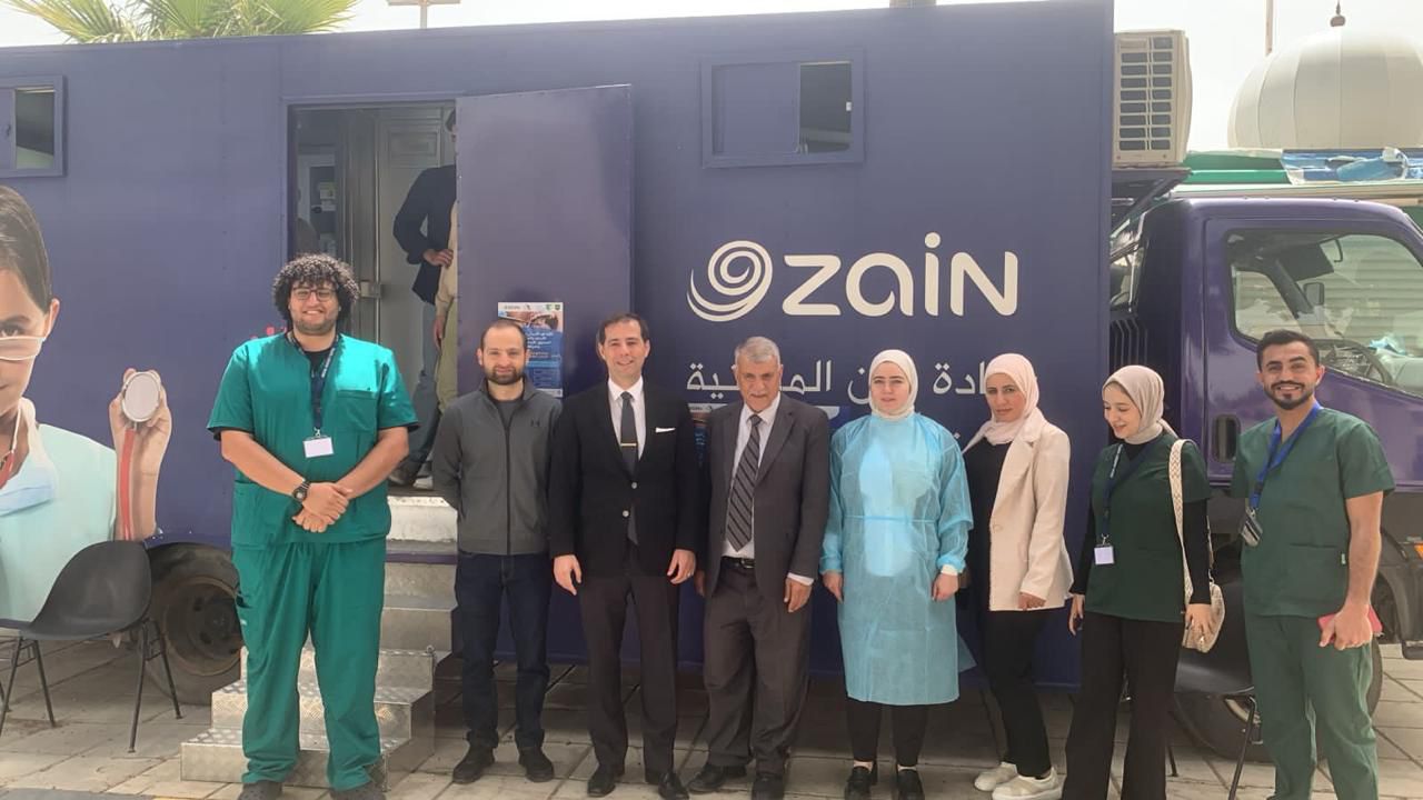 الجامعة الأردنية تجددان التعاون لتقديم الخدمات الصحية عبر عيادة زين المجانية المتنقلة