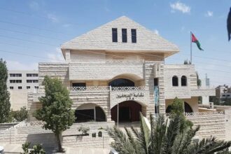 تعميم حكومي يلزم الدوائر والمؤسسات التعامل مع الصحفيين والعاملين في المؤسسات الإعلامية المرخصة