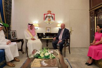 الفايز يبحث مع السفير القطري تعزيز العلاقات ودعم القضية الفلسطينية