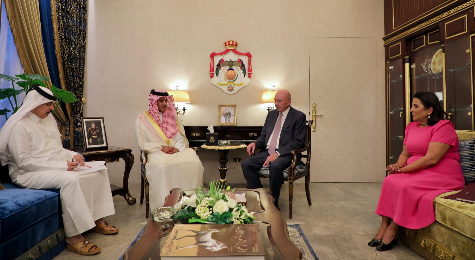 الفايز يبحث مع السفير القطري تعزيز العلاقات ودعم القضية الفلسطينية