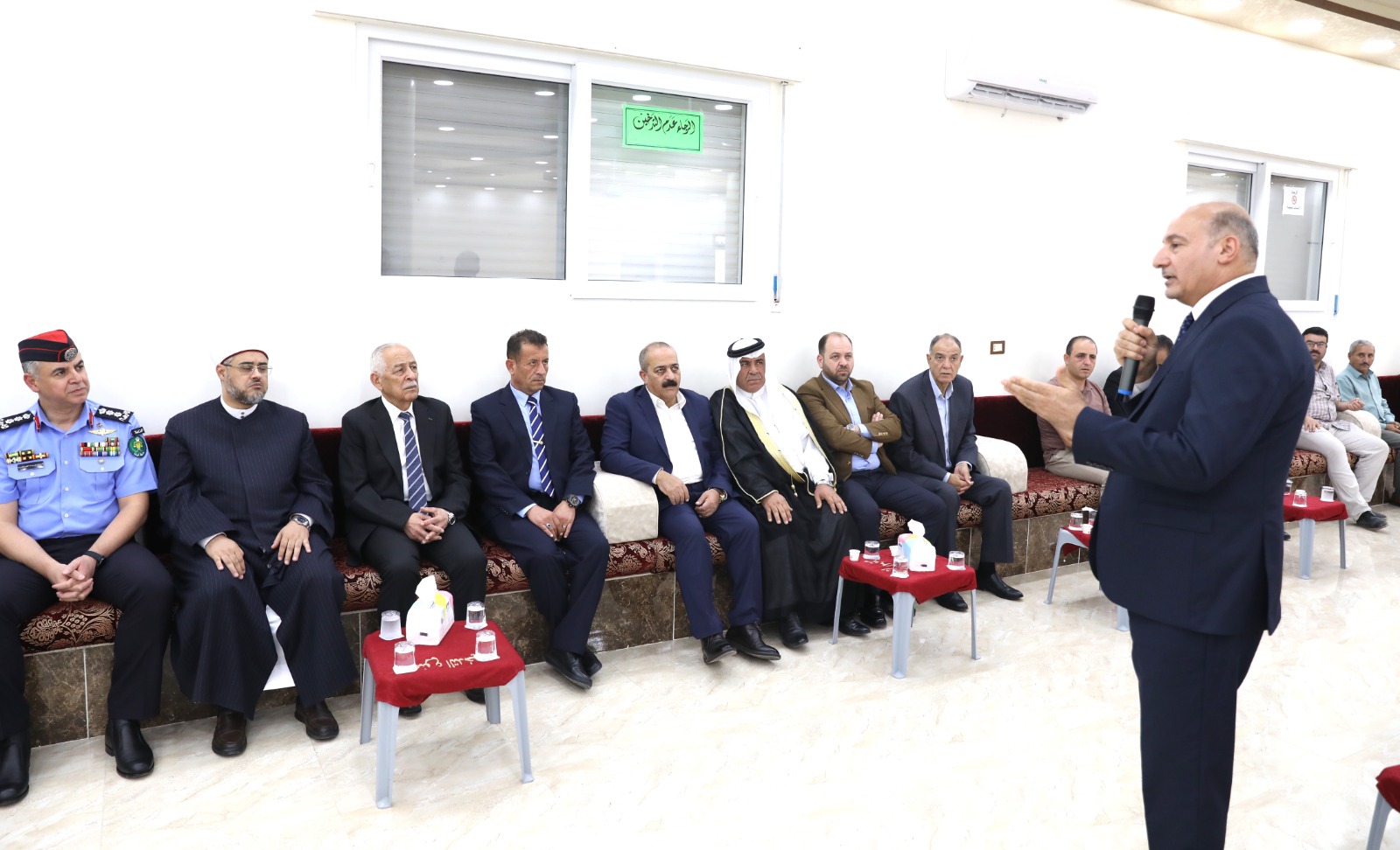 مندوباً عن الملك وولي العهد.. العيسوي يعزي عشائر العكور والشرع والمجالي والبلوي