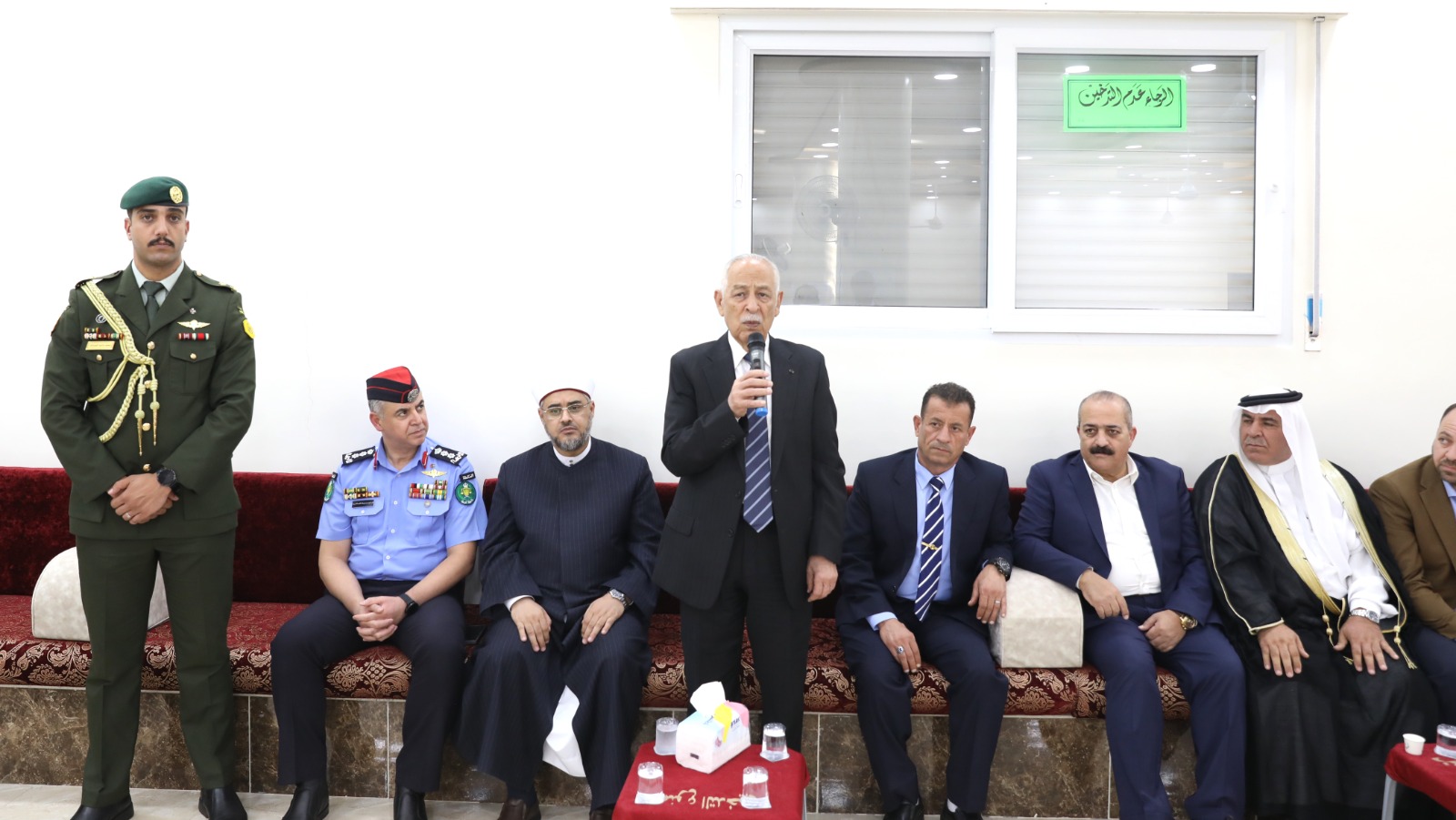 مندوباً عن الملك وولي العهد.. العيسوي يعزي عشائر العكور والشرع والمجالي والبلوي