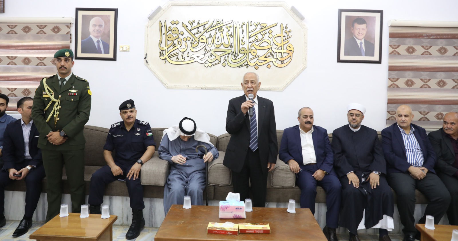 مندوباً عن الملك وولي العهد.. العيسوي يعزي عشائر العكور والشرع والمجالي والبلوي