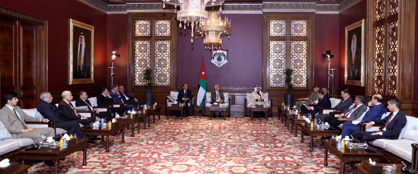 العيسوي لمتقاعدين عسكريين : الملك وأبناء شعبه ونشامى الجيش والأمن والمتقاعدون العسكريون ركيزة صمود الوطن وحصنه المنيع.