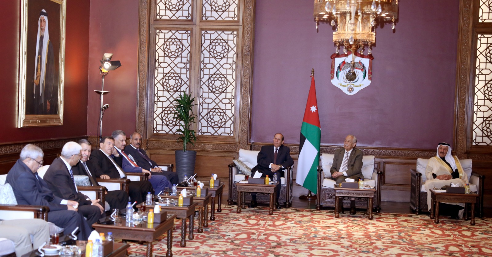 العيسوي لمتقاعدين عسكريين : الملك وأبناء شعبه ونشامى الجيش والأمن والمتقاعدون العسكريون ركيزة صمود الوطن وحصنه المنيع.