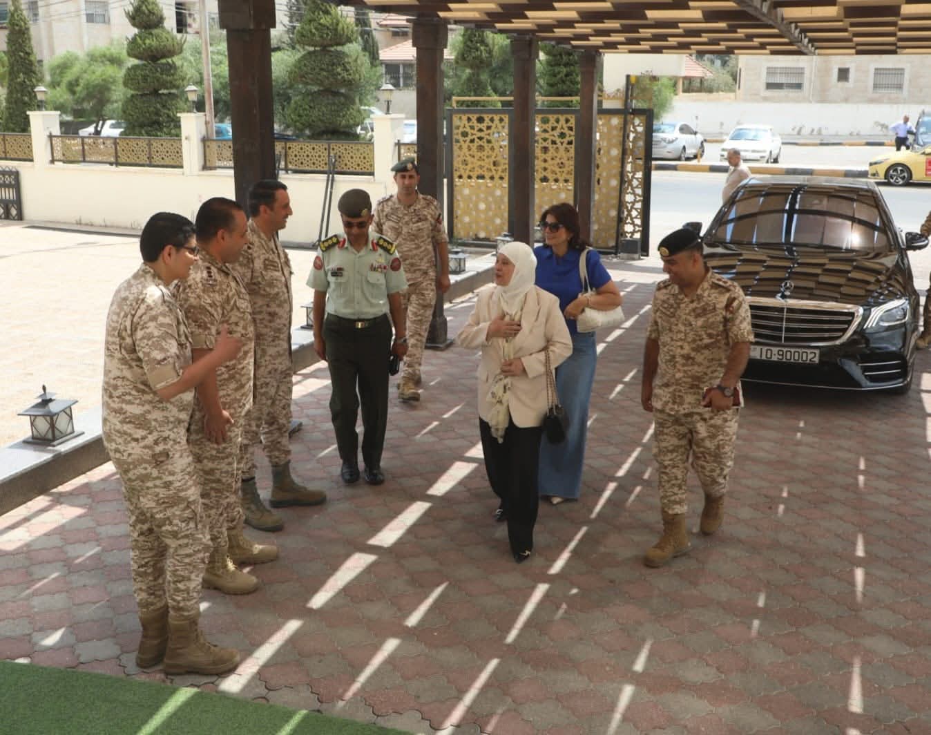 عقيلة رئيس هيئة الأركان تزور نادي ضباط الشمال في إربد