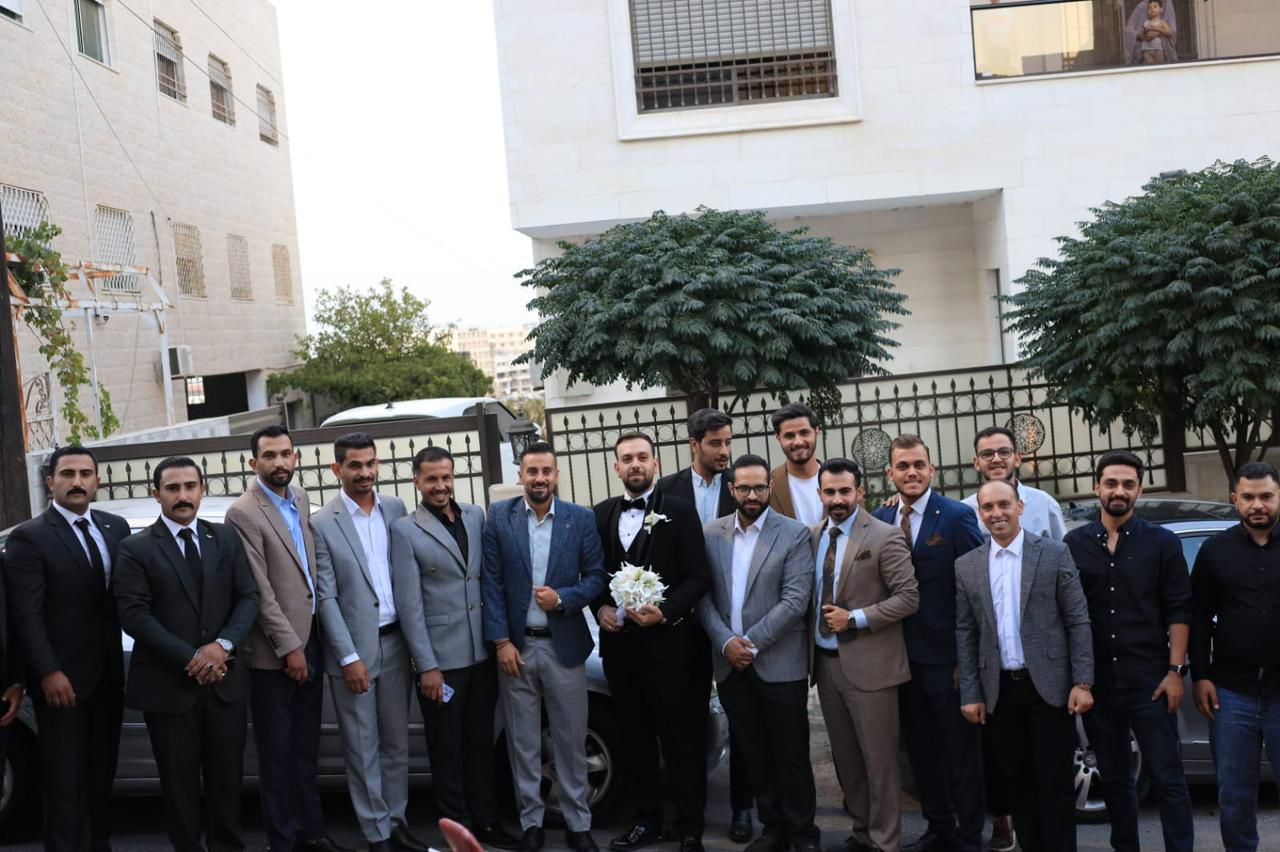 موظفو وزارة السياحة والآثار يهنئون زميلهم عمر الخوالدة بمناسبة حفل زفافه  