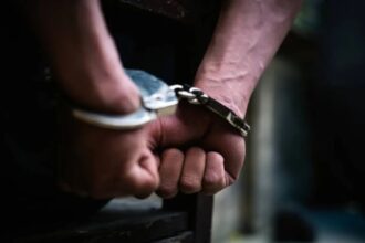 مقتل شخص طعناً في الوحدات