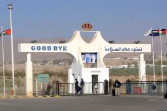 وزيرا الداخلية الأردني والفلسطيني يبحثان في جسر الملك حسين آليات تطوير التعاون وتحسين الخدمات للمسافرين