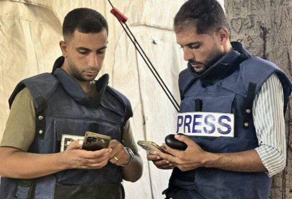 انهم يقتلون أبناء النور
