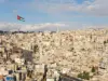طقس صيفي معتدل في معظم المناطق وحار بالأغوار