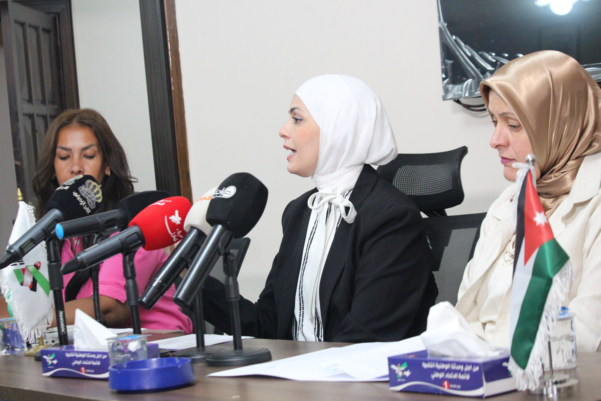 الاتحاد الوطني يعقد ندوة حول تمثيل المرأة وتحديث المنظومة السياسية " فيديو وصور"