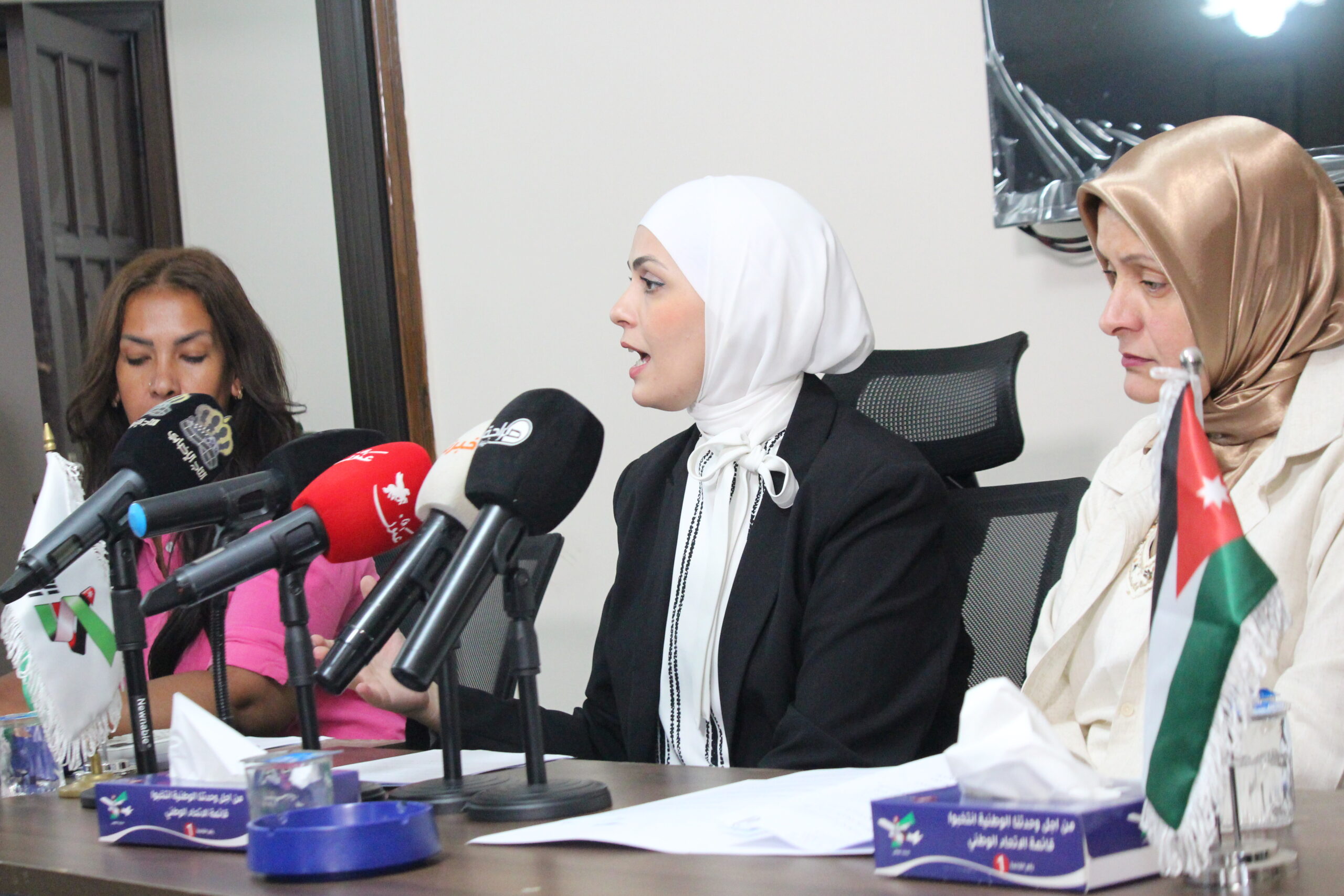 الاتحاد الوطني يعقد ندوة حول تمثيل المرأة وتحديث المنظومة السياسية " فيديو وصور"
