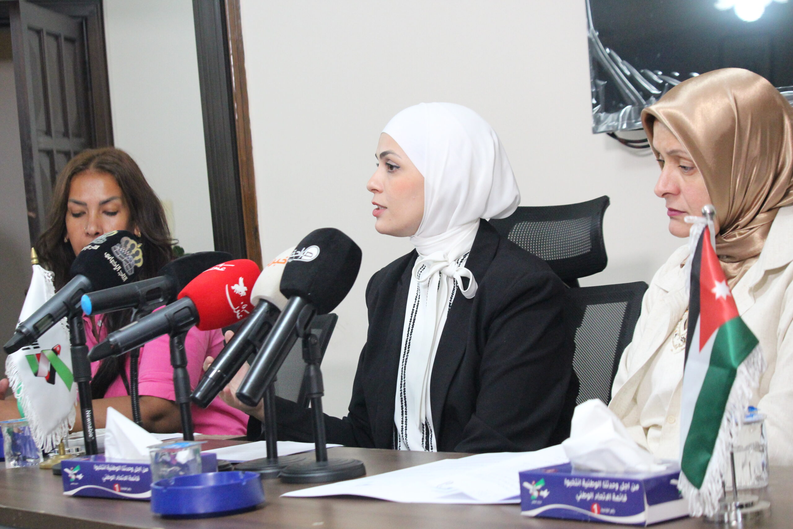 الاتحاد الوطني يعقد ندوة حول تمثيل المرأة وتحديث المنظومة السياسية " فيديو وصور"