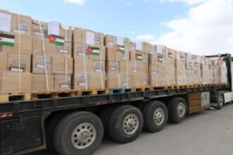 قافلة مساعدات أردنية جديدة تعبر إلى غزة محمّلة بالمواد الغذائية