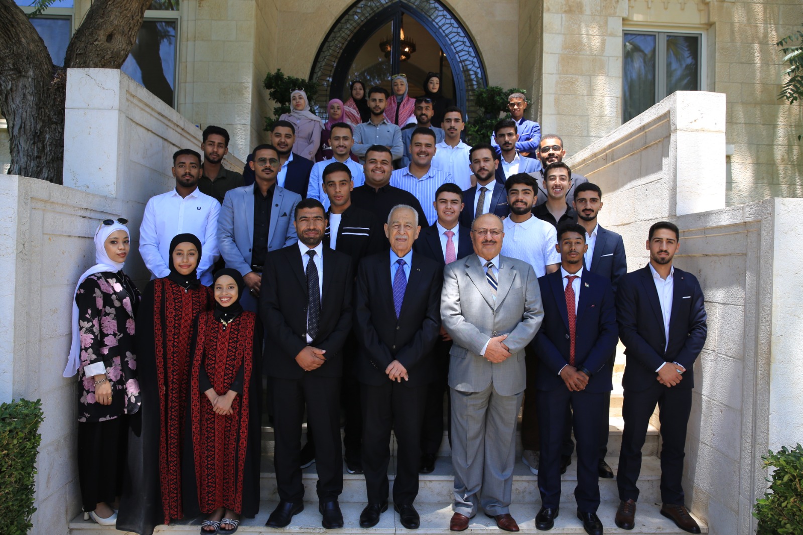 العيسوي: الملك جعل من الأردن نموذجا في الحداثة والعدالة والثبات على المواقف