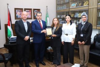 رئيس جامعة البترا يؤكد أهمية العمل التطوعي خلال استضافة الجامعة جلسة تعريفية بجائزة الحسين بن عبد الله الثاني