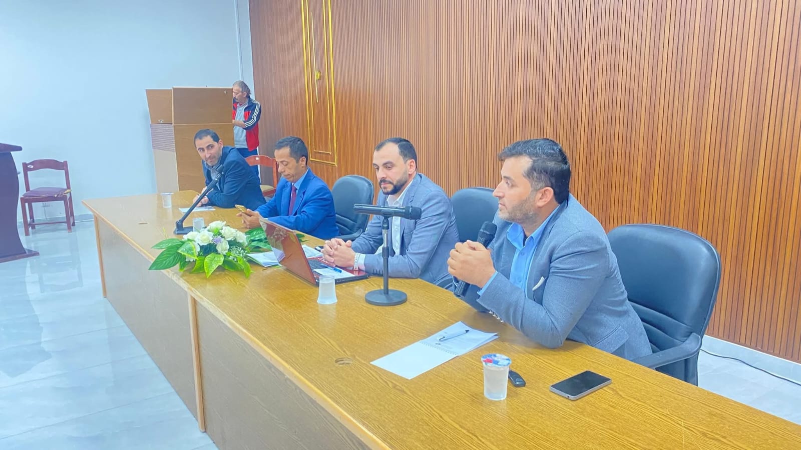 جلسة نقاشية في الجامعة الهاشمية تؤكد على أهمية انخراط الشباب الجامعي في العمل الحزبي: بين الواقع والمأمول.