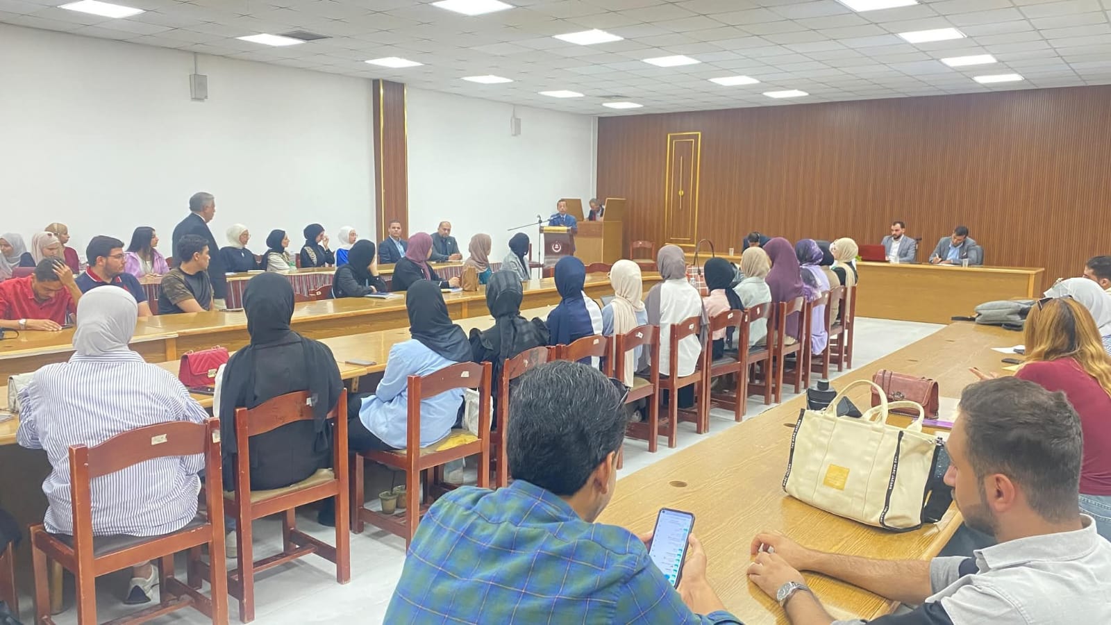 جلسة نقاشية في الجامعة الهاشمية تؤكد على أهمية انخراط الشباب الجامعي في العمل الحزبي: بين الواقع والمأمول.