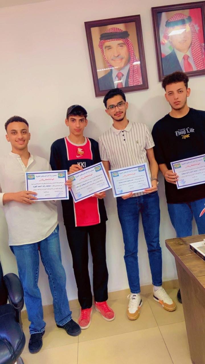 الاتحاد الوطني يكرّم طلبة التوجيهي في الرصيفة