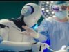 أول جراحة في العالم باستخدام روبوتين معاً تنقذ صوت مريض