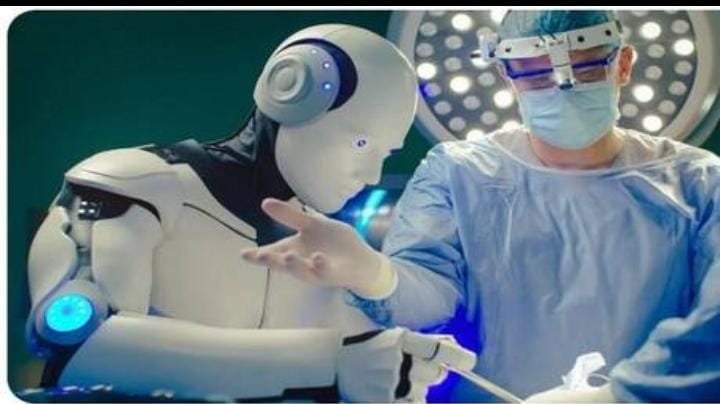 أول جراحة في العالم باستخدام روبوتين معاً تنقذ صوت مريض