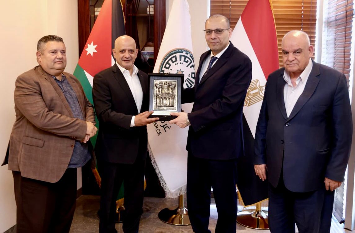 تجارة الأردن تكرّم السفير المصري تقديرا لدوره في تعزيز التعاون الاقتصادي بين البلدين