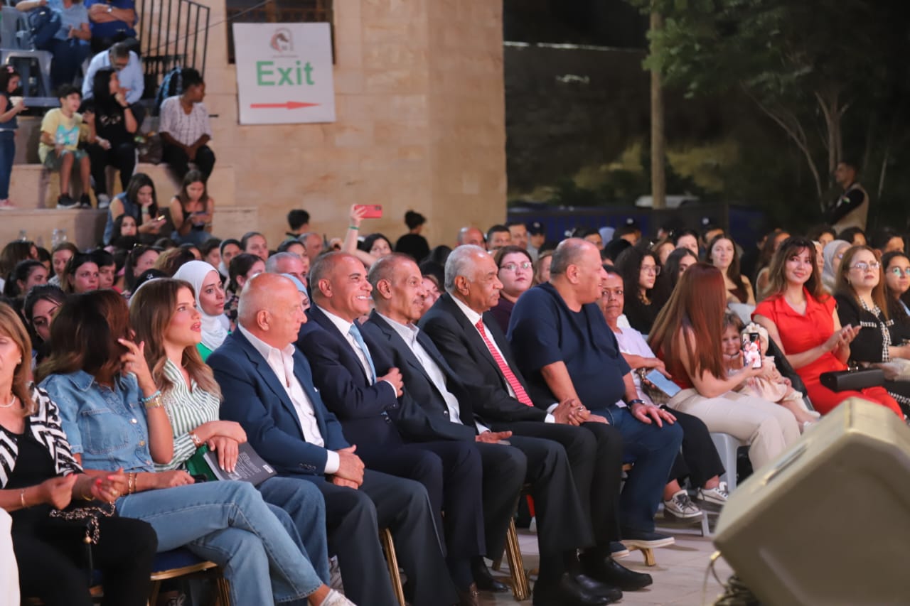 جمهور مهرجان الفحيص يعيش الطرب مع فرقة تكات السورية وباسل جريسات