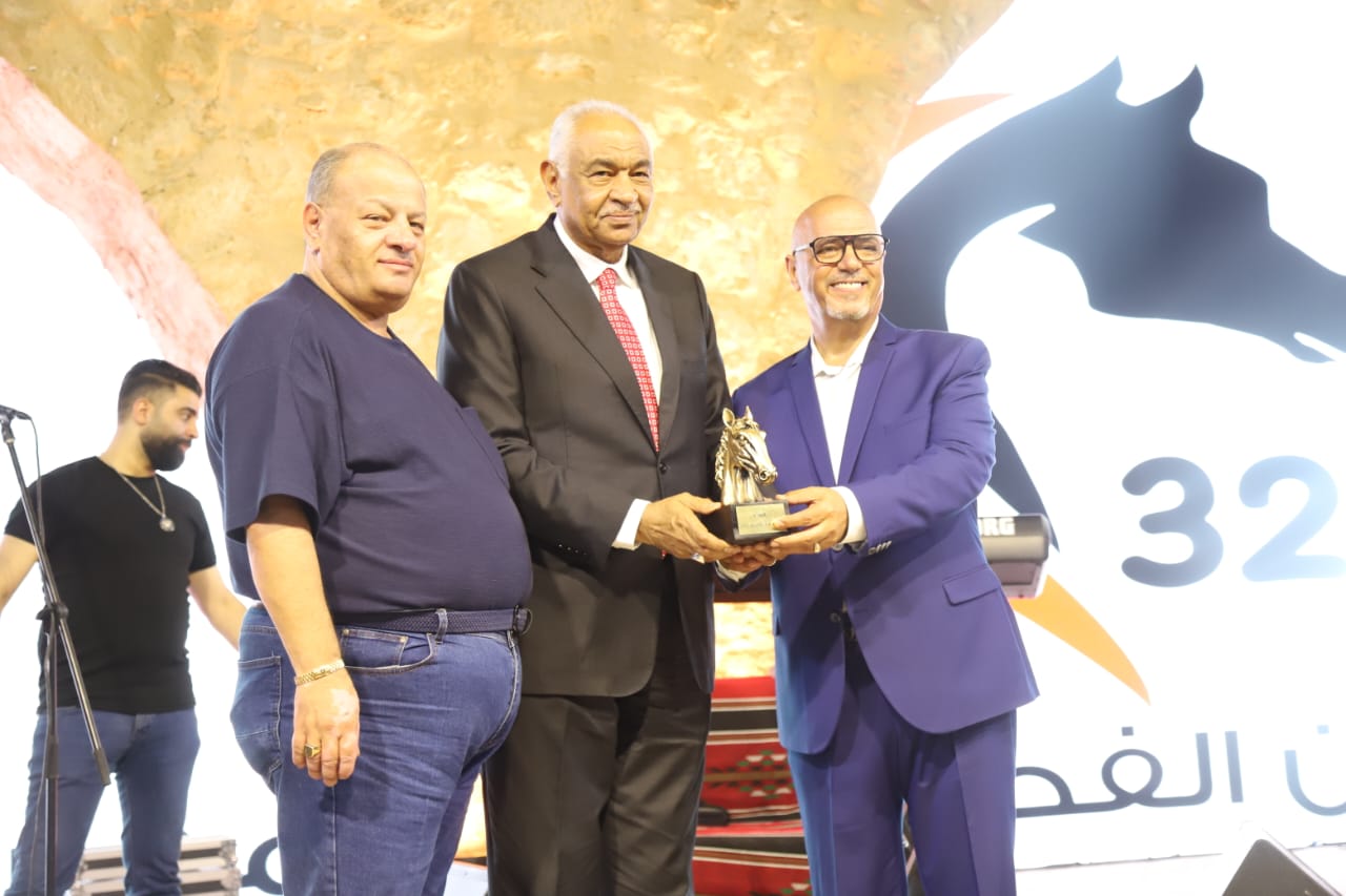 جمهور مهرجان الفحيص يعيش الطرب مع فرقة تكات السورية وباسل جريسات