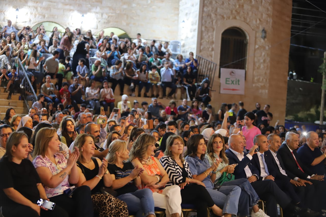 جمهور مهرجان الفحيص يعيش الطرب مع فرقة تكات السورية وباسل جريسات