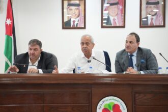 خلال لقاء بصناعيي سحاب والموقر الجغبير: "صناعة عمان" تطرح عطاء أرض المعارض ومركز الاعمال