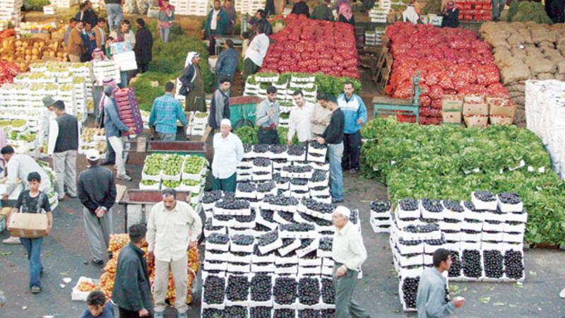 3257 طنًا خضار وفواكه تدخل السوق المركزي اليوم
