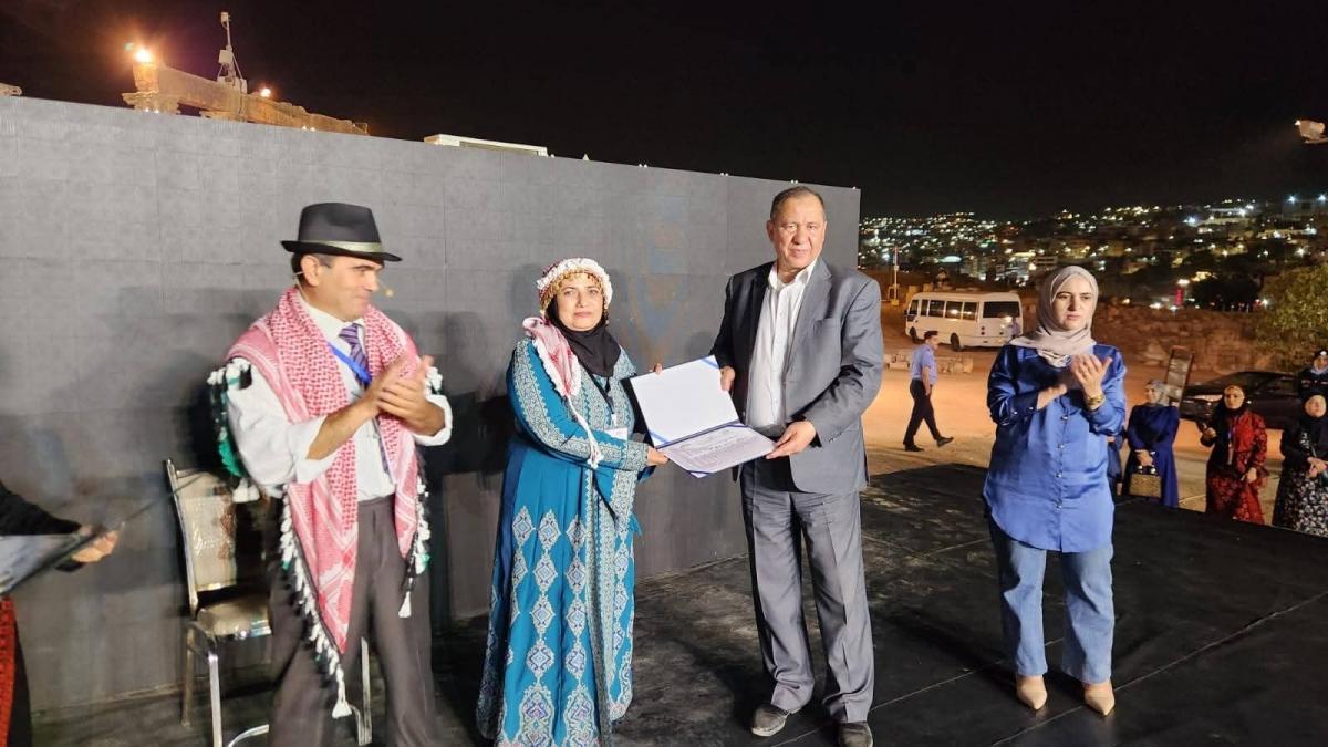 بني ياسين يكرم الفنانين التشكيليين المشاركين في مهرجان جرش