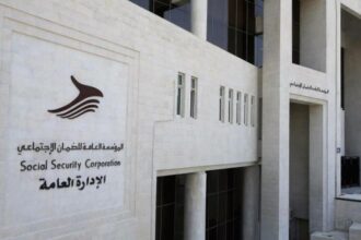الضمان: إيقاف الرواتب لمن تجاوزوا 80 عاماً