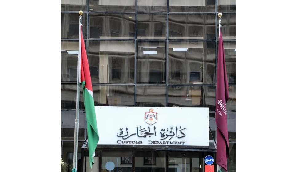 تمديد العمل بقرار التخليص على السجائر الإلكترونية وسوائلها وفق الضريبة القديمة