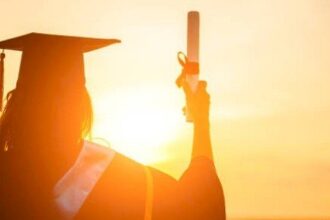 بمعدل 99.75%.. الطالبة جود الصفدي تتربع على عرش التوجيهي في المملكة في الفرع العلمي