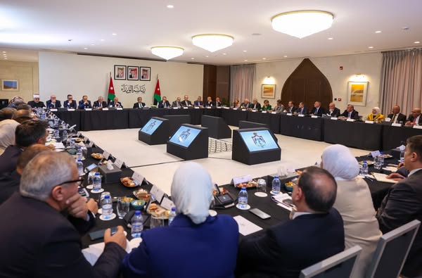 عاجل | رئيس الوزراء يجتمع بالأمناء العامين للوزارات ويحثهم على تحمل مسؤولياتهم وقيادة جهود التخطيط والتنفيذ