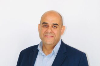 سامر الطيب يهنئ عماد أبو حلتم بتعيينه رئيسًا لهيئة الأوراق المالية
