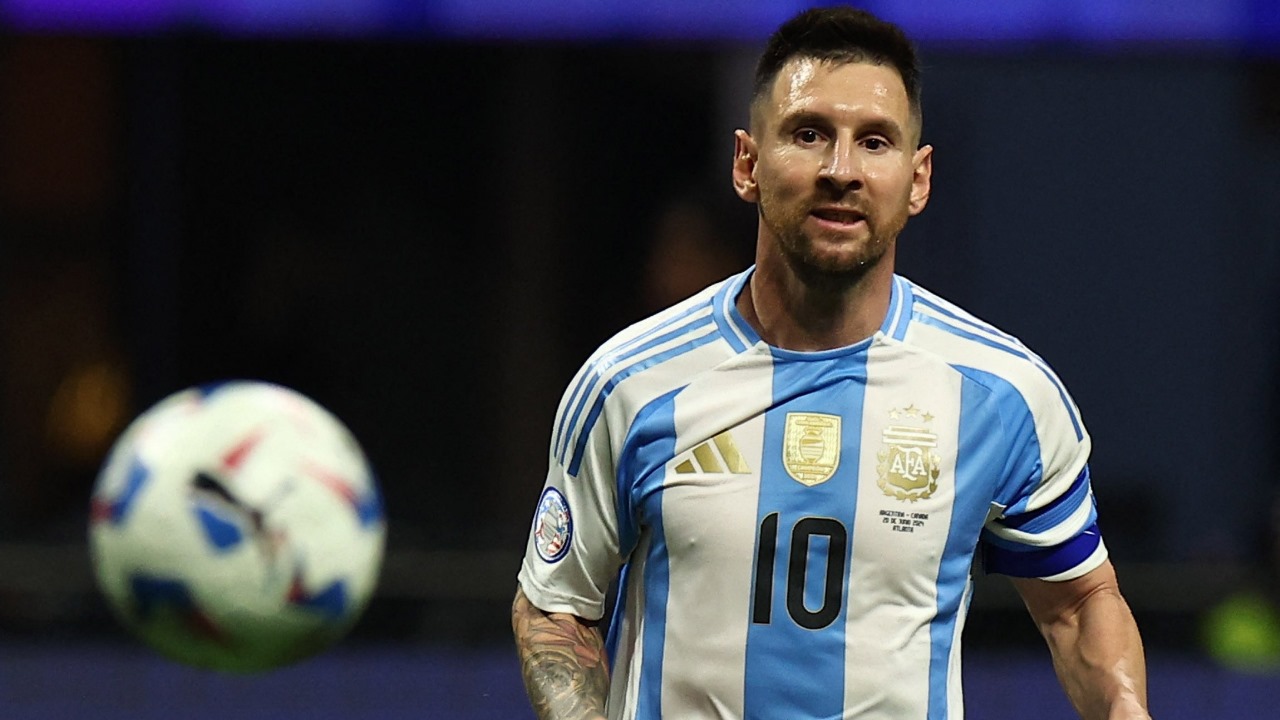 ميسي يودع تصفيات كأس العالم بأهداف.. والأرجنتين تتصدر