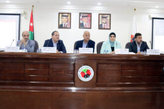 الغذاء والدواء وجمعية المستثمرين وصناعة عمان يلتقون ممثلين عن صناعيي سحاب والموقر