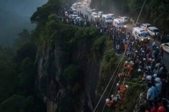 وفاة 15 شخصًا بسقوط حافلة سياحية من منحدر في سريلانكا