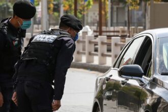 عاجل | الأمن العام ينقذ سيدة عقب تعرضها لغيبوبة داخل مركبتها